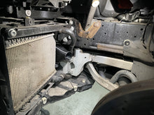 Lade das Bild in den Galerie-Viewer, Bremsenkühlung Set passend für ein BMW der G-Reihe M2 M3 M4