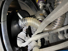 Lade das Bild in den Galerie-Viewer, Bremsenkühlung Set passend für ein BMW M3 & M4 F80/F82