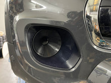 Lade das Bild in den Galerie-Viewer, Lufteinlässe zur Bremsenkühlung passend für ein MINI F56 (Cooper S / JCW)
