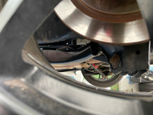 Lade das Bild in den Galerie-Viewer, Lufteinlässe zur Bremsenkühlung an der Hinterachse passend für ein MINI F56 (Cooper S / JCW)