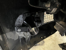 Lade das Bild in den Galerie-Viewer, Lufteinlässe zur Bremsenkühlung passend für ein BMW E87 E82 mit M-Paket