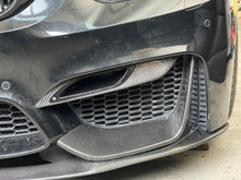 Lade das Bild in den Galerie-Viewer, Lufteinlässe zur Bremsenkühlung passend für ein BMW M3 & M4 (F80/F82) GT4-Edition