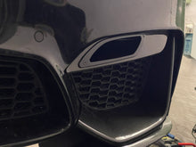 Lade das Bild in den Galerie-Viewer, Lufteinlässe zur Bremsenkühlung passend für ein BMW M3 & M4 (F80/F82) GT4-Edition