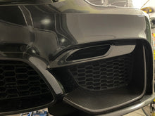 Lade das Bild in den Galerie-Viewer, Lufteinlässe zur Bremsenkühlung passend für ein BMW M3 & M4 (F80/F82) GT4-Edition