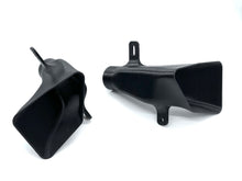 Lade das Bild in den Galerie-Viewer, Lufteinlässe zur Bremsenkühlung passend für ein BMW F20 F21 LCI mit M-Paket (M135i M140i)