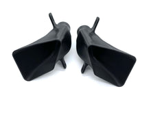 Lade das Bild in den Galerie-Viewer, Lufteinlässe zur Bremsenkühlung passend für ein BMW F20 F21 LCI mit M-Paket (M135i M140i)