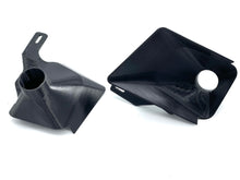 Lade das Bild in den Galerie-Viewer, Lufteinlässe zur Bremsenkühlung passend für ein BMW E82 (1er Coupe) mit M-Paket (135i)