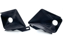 Lade das Bild in den Galerie-Viewer, Lufteinlässe zur Bremsenkühlung passend für ein BMW E82 (1er Coupe) mit M-Paket (135i)